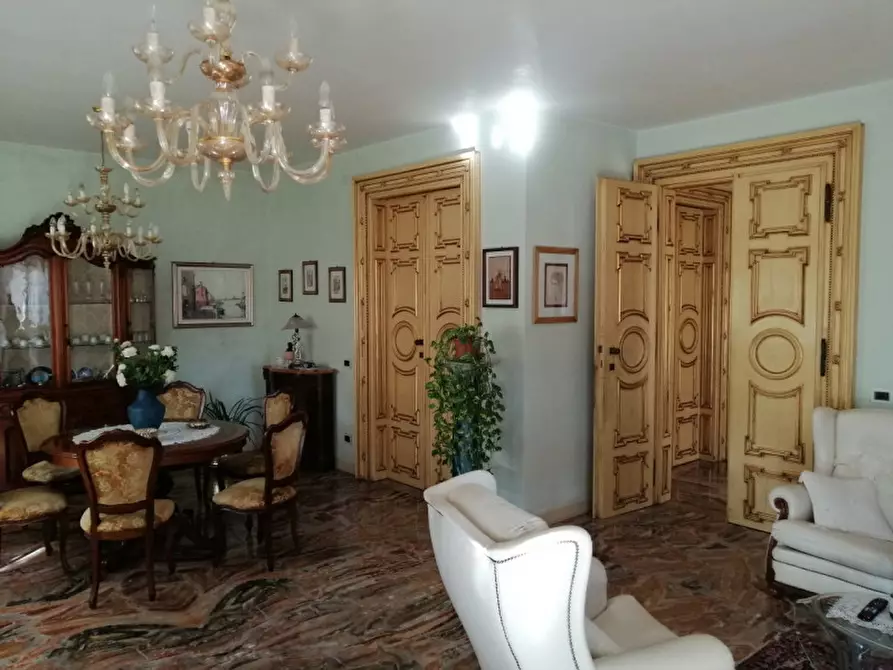 Immagine 1 di Villa in vendita  a Mirano