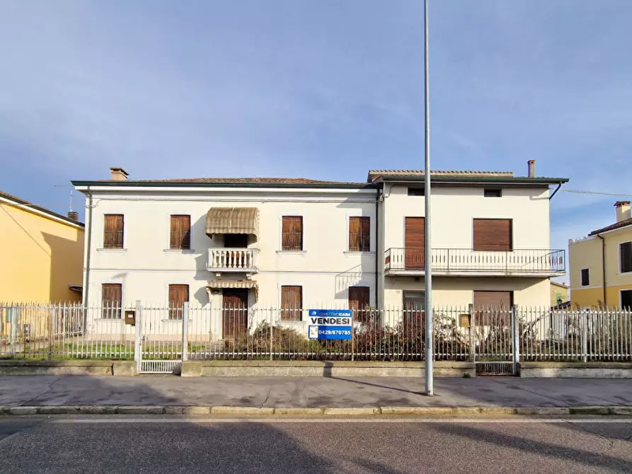Immagine 1 di Casa indipendente in vendita  in VIA ALTIERO a Montagnana