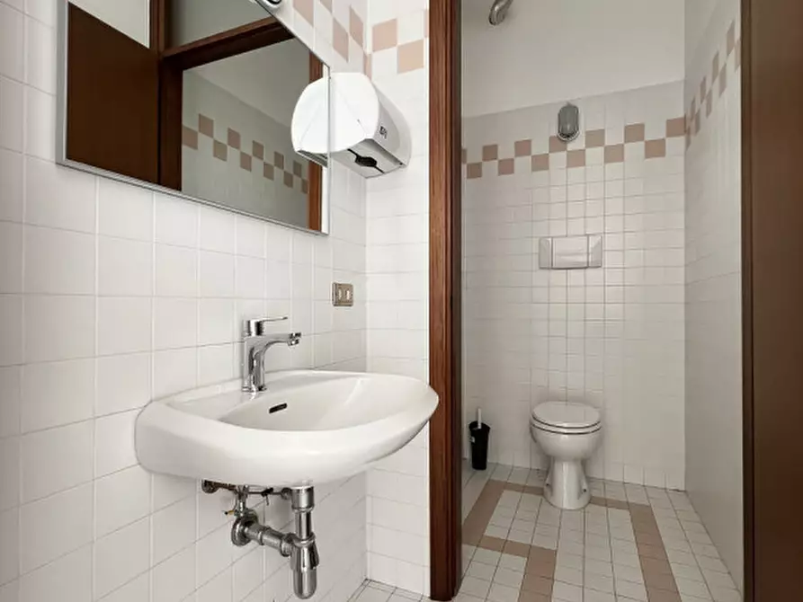 Immagine 5 di Negozio in vendita  a Curtarolo