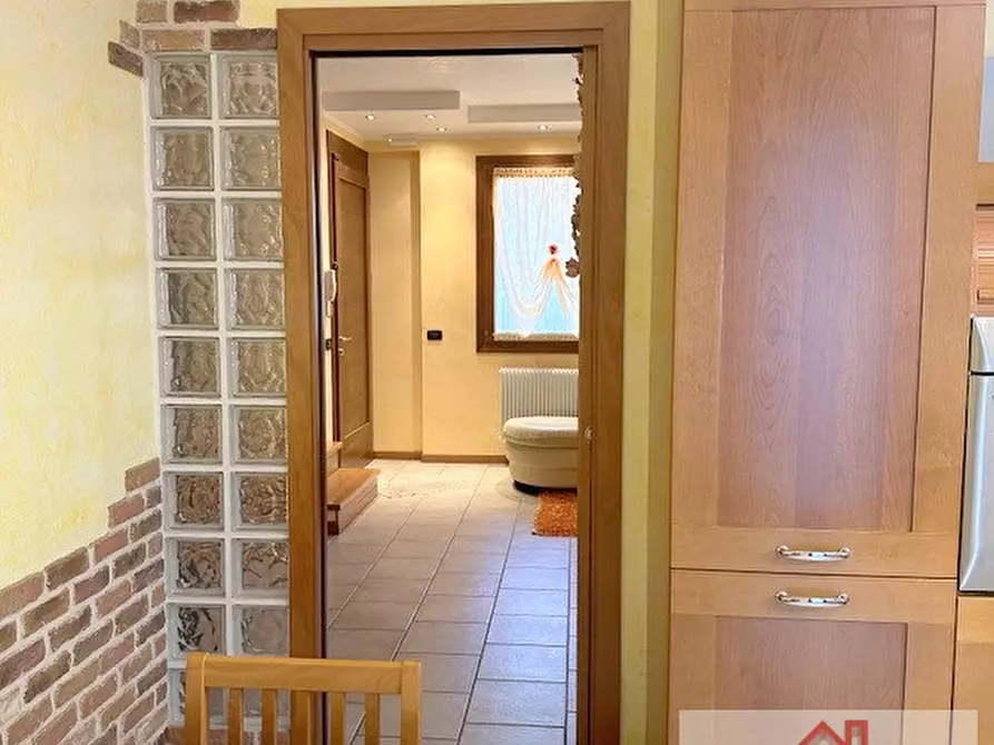 Immagine 4 di Casa trifamiliare in vendita  in VIA MERCATELLI a Susegana