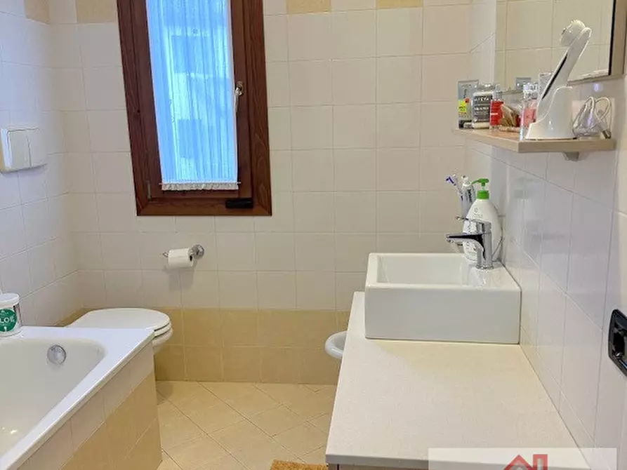 Immagine 13 di Casa trifamiliare in vendita  in VIA MERCATELLI a Susegana