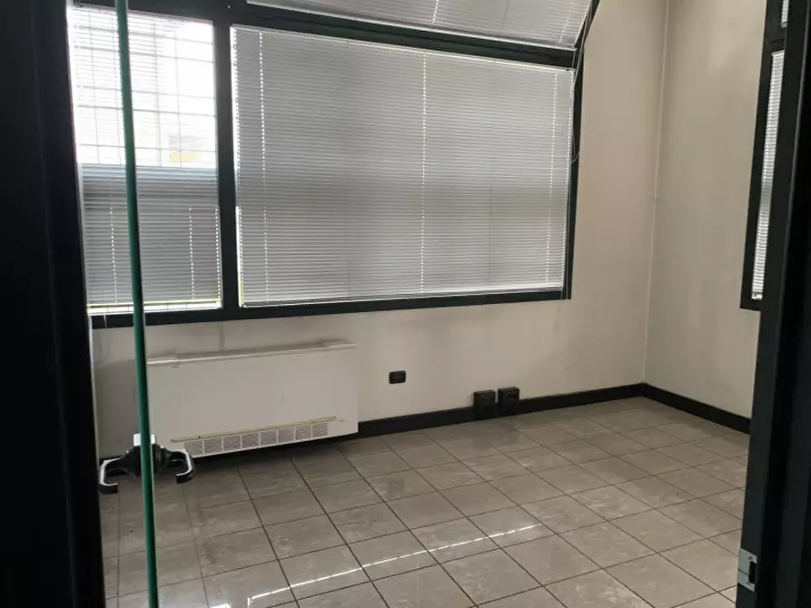 Immagine 1 di Ufficio in affitto  in via umberto I a Casalserugo