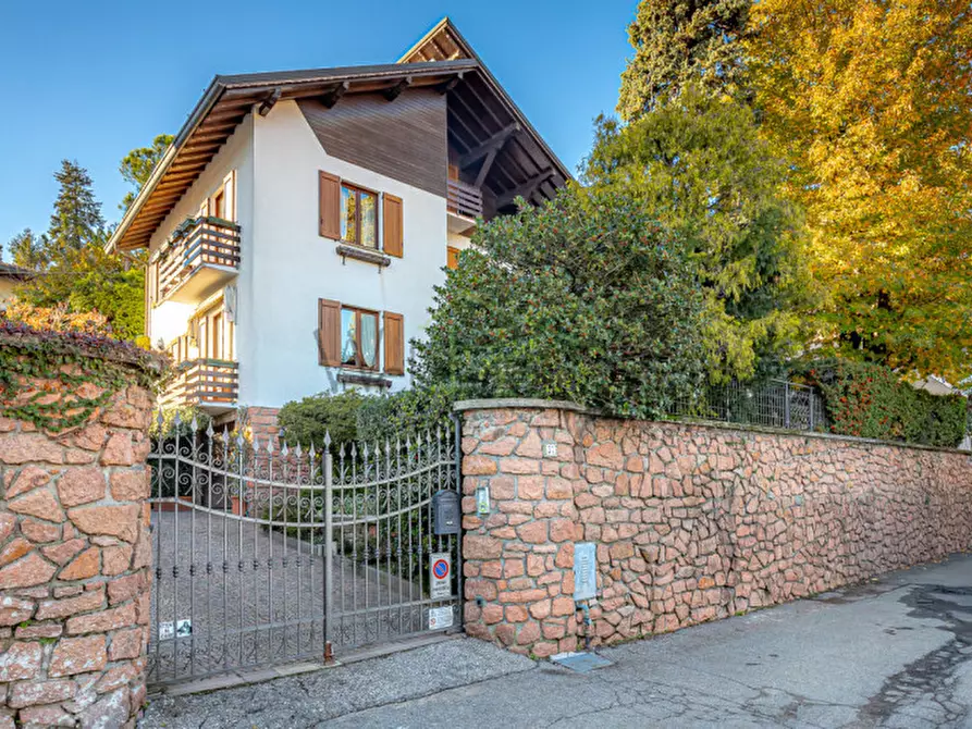 Immagine 2 di Villa in vendita  in Via Asiago a Cantù