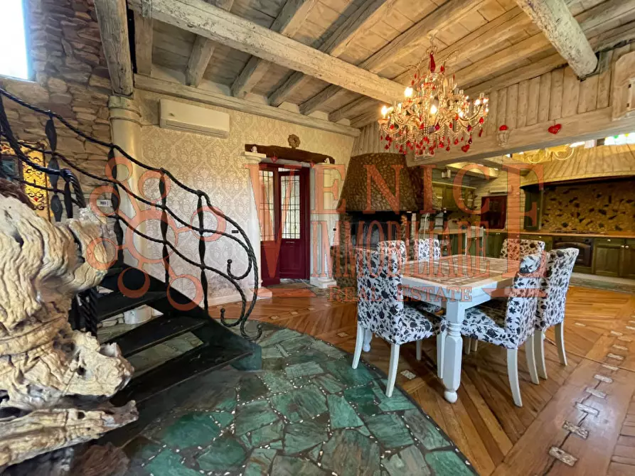 Immagine 1 di Casa indipendente in vendita  a Venezia