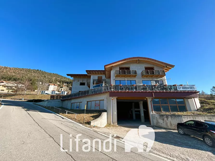 Immagine 9 di Capannone industriale in vendita  in via aprile a Folgaria