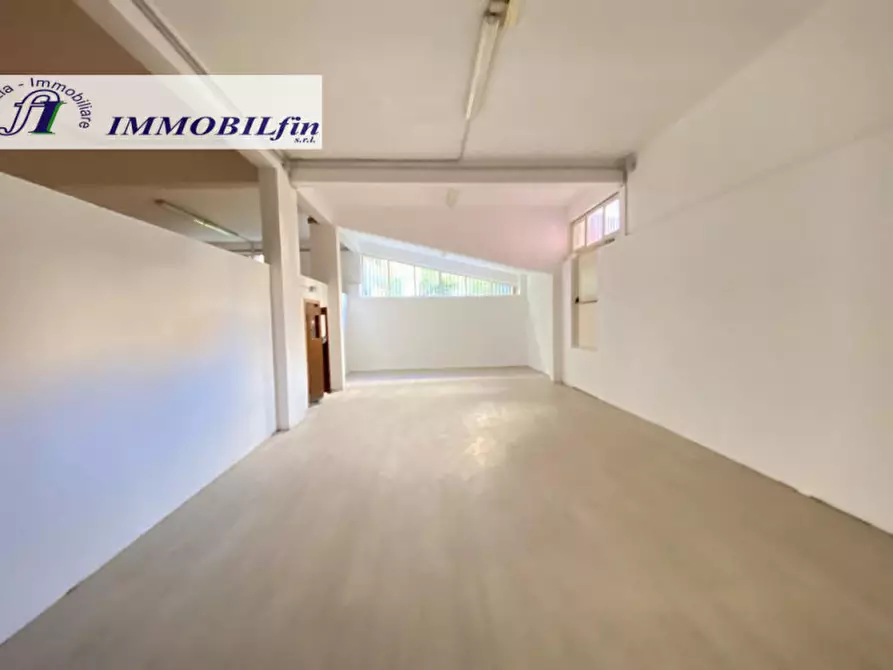 Immagine 1 di Negozio in vendita  in viale europa a Villabate