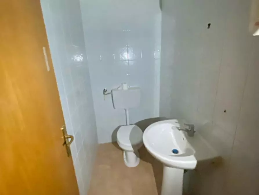 Immagine 5 di Negozio in vendita  in viale europa a Villabate