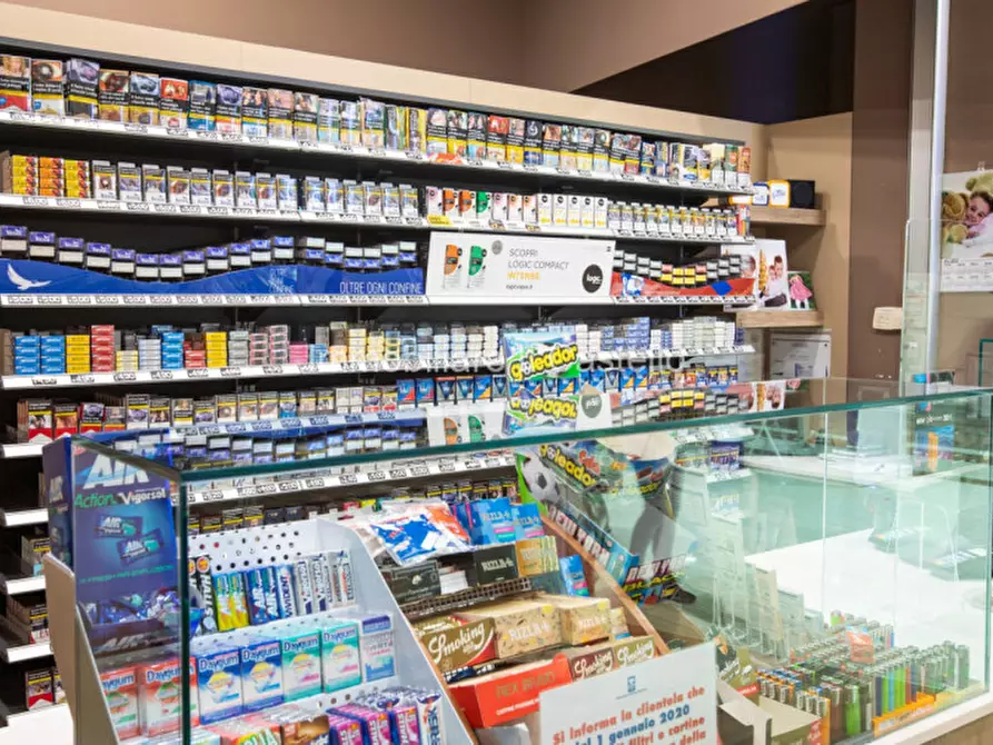 Immagine 2 di Attività commerciale in vendita  in Via Roma 27 a Castiglione Del Lago