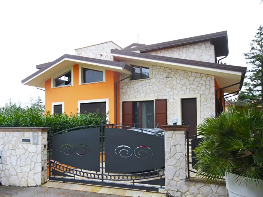 Immagine 1 di Casa bifamiliare in vendita  in via Don Carlos a Misano Adriatico