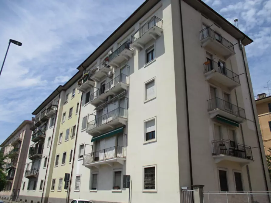 Immagine 1 di Appartamento in vendita  in VIA SILVIO PELLICO 20/A INTERNO 4 a Verona