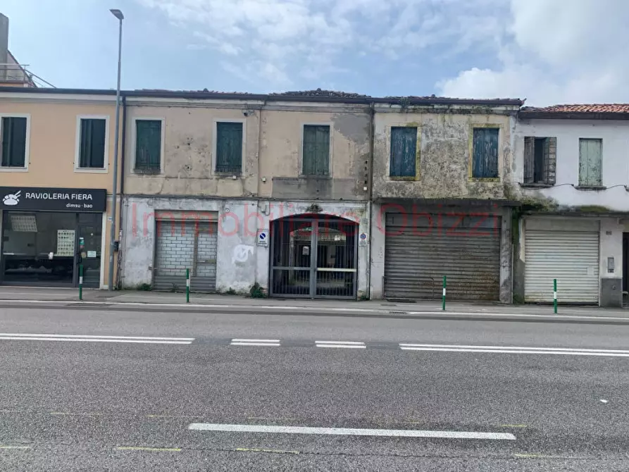 Immagine 1 di Palazzo in vendita  in Via Niccolò Tommaseo a Padova