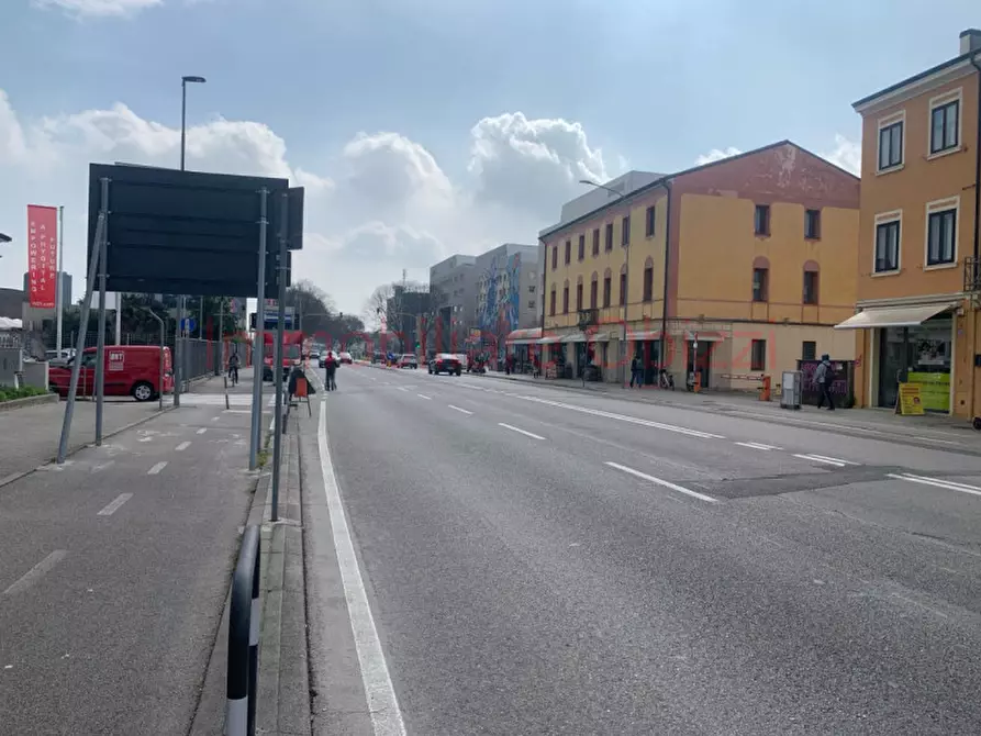 Immagine 3 di Palazzo in vendita  in Via Niccolò Tommaseo a Padova
