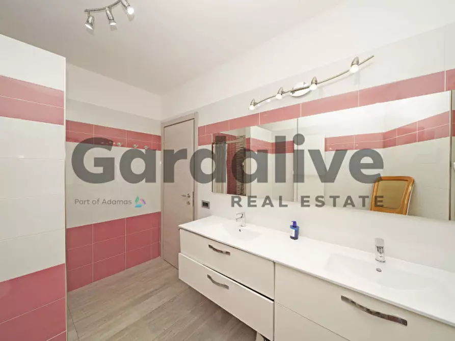 Immagine 11 di Appartamento in vendita  in Via Garibaldi 27 a San Felice Del Benaco