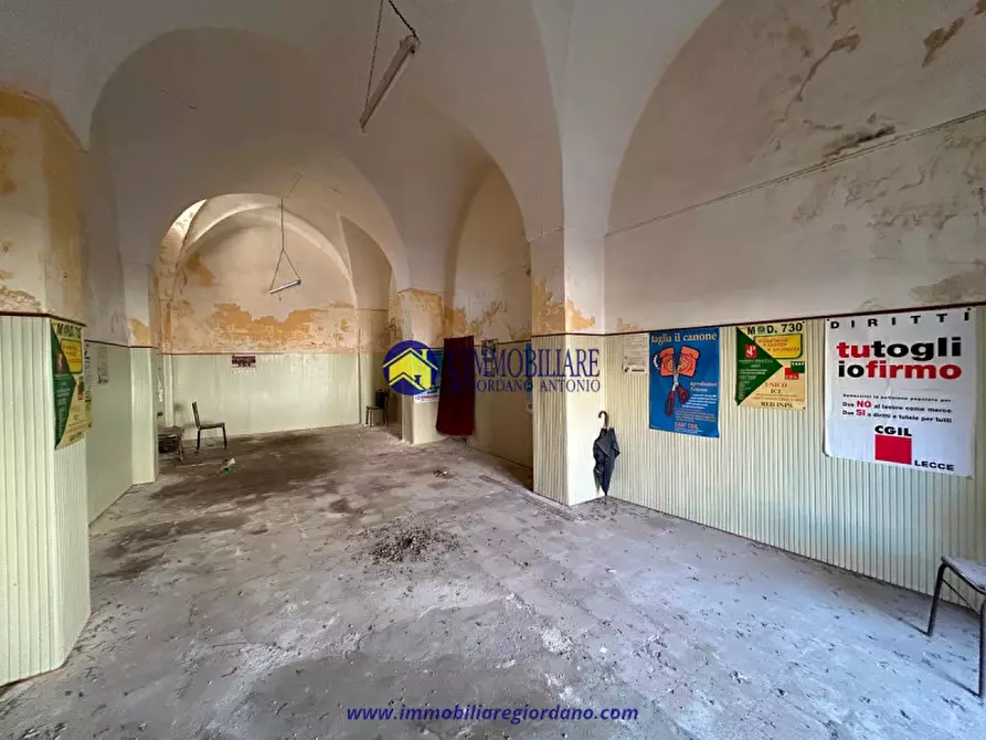 Immagine 4 di Negozio in vendita  in VICO CARBINERI, 17-18 a Squinzano