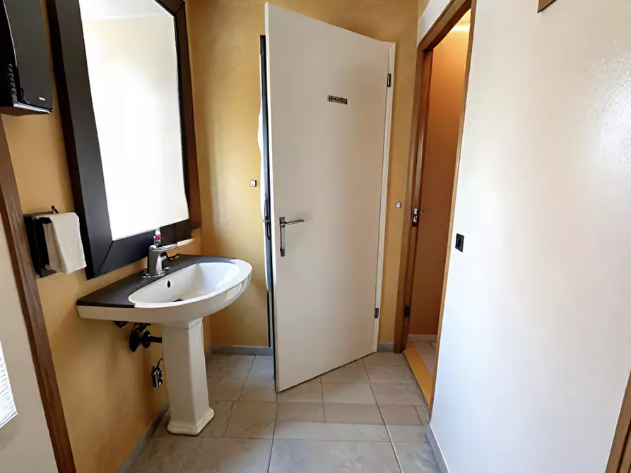 Immagine 6 di Negozio in vendita  in via Livenza a Vigonza