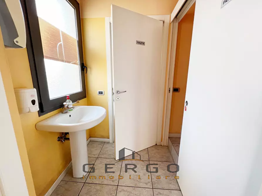 Immagine 28 di Negozio in vendita  in via Livenza a Vigonza