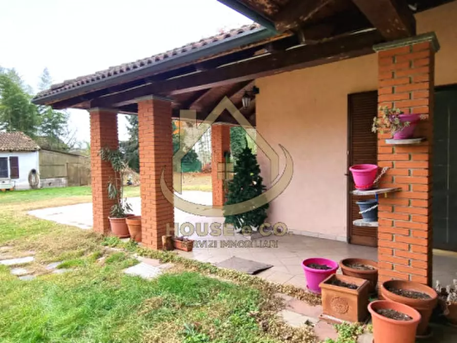 Immagine 1 di Villa in vendita  in Via Vigevano a Vigevano