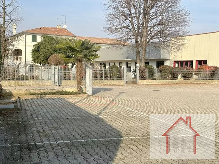 Immagine 1 di Capannone industriale in vendita  a Volpago Del Montello