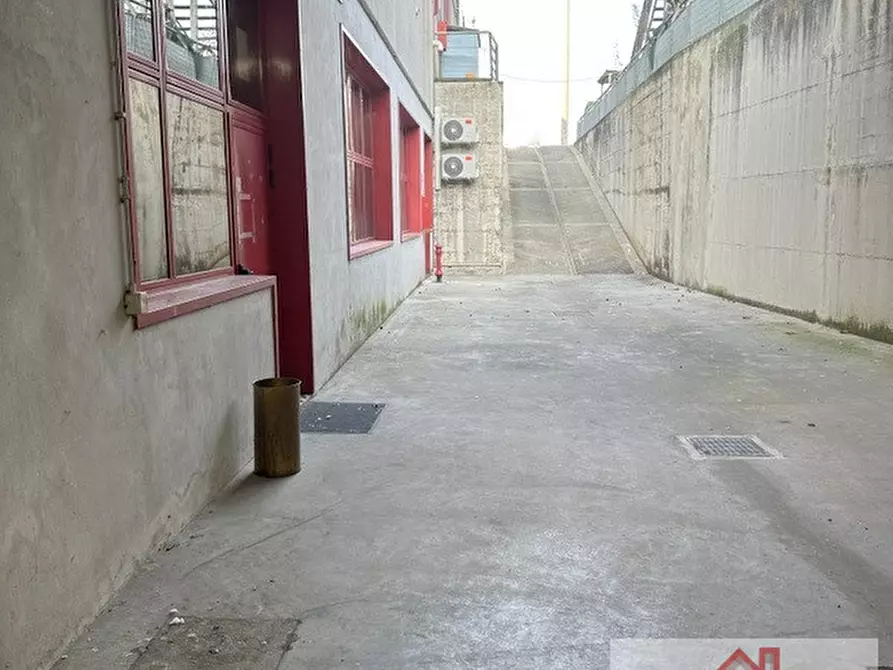 Immagine 5 di Capannone industriale in vendita  a Volpago Del Montello