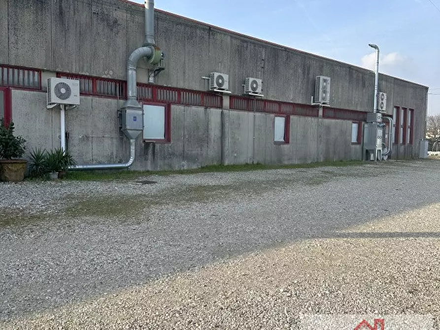 Immagine 10 di Capannone industriale in vendita  a Volpago Del Montello