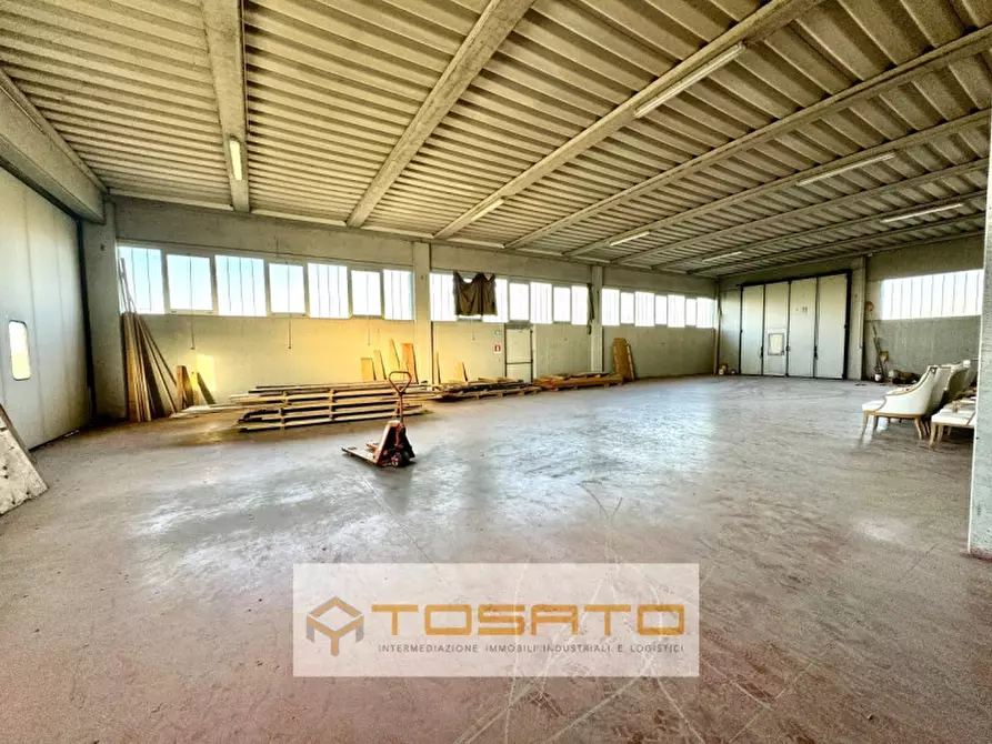 Immagine 2 di Capannone industriale in vendita  a Isola Rizza
