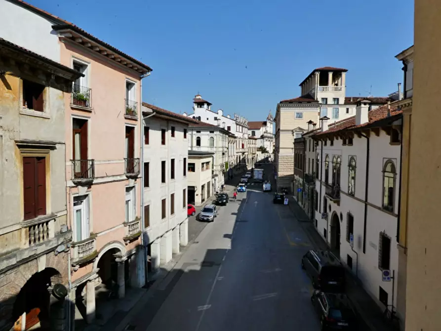 Immagine 1 di Appartamento in vendita  in contrà delle chioare a Vicenza
