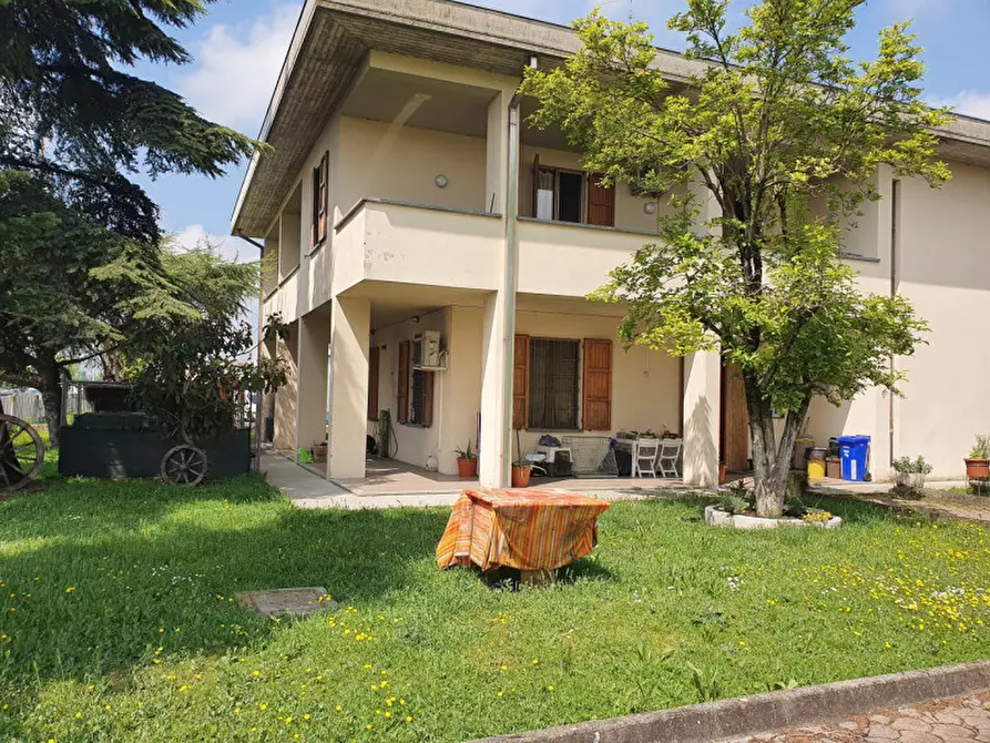 Immagine 16 di Appartamento in vendita  in Strada Romitaggio n.2 a Fontevivo