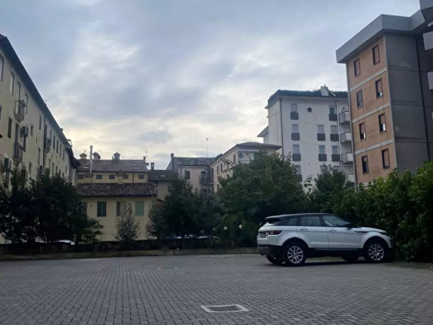 Immagine 3 di Posto auto in vendita  in Via dei Mille, 35 a Vicenza