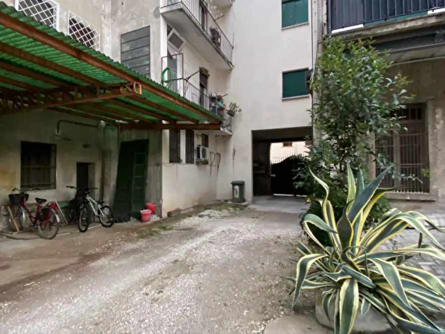 Immagine 5 di Posto auto in vendita  in Via dei Mille, 35 a Vicenza