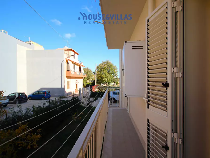 Immagine 25 di Villa in vendita  in viale papa giovanni paolo secondo a Avola