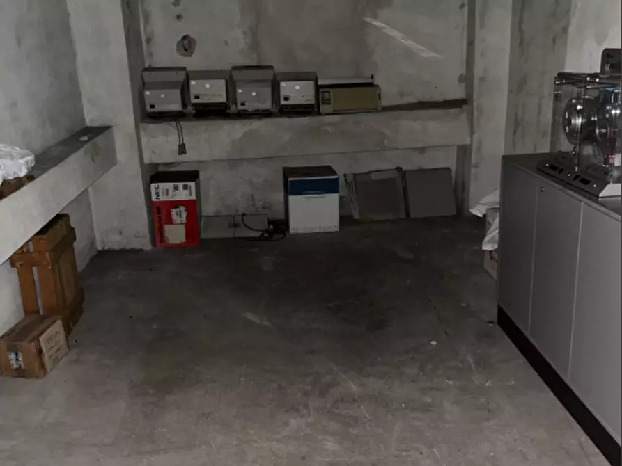 Immagine 3 di Negozio in vendita  in CIRCONVALLAZIONE PIETRO MARONCELLI a Verona