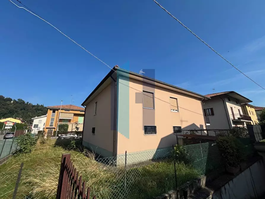 Immagine 2 di Casa indipendente in vendita  in Via Santa Lucia a Mozzo