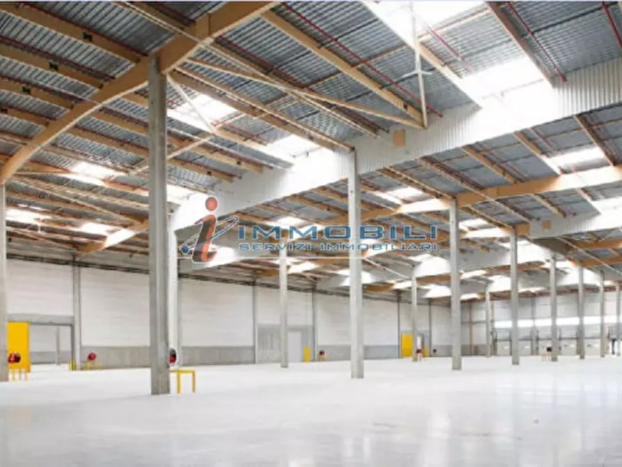Immagine 3 di Capannone industriale in affitto  in VIA VIALBA a Novate Milanese