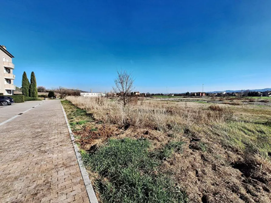 Immagine 3 di Terreno in vendita  in C. da Peschiera, N. snc a Macerata