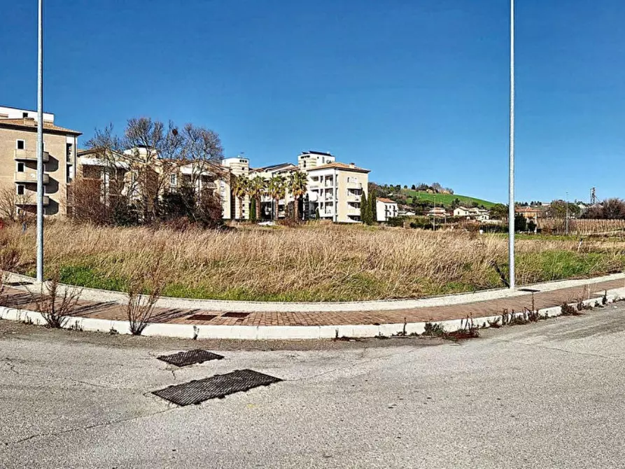 Immagine 12 di Terreno in vendita  in C. da Peschiera, N. snc a Macerata