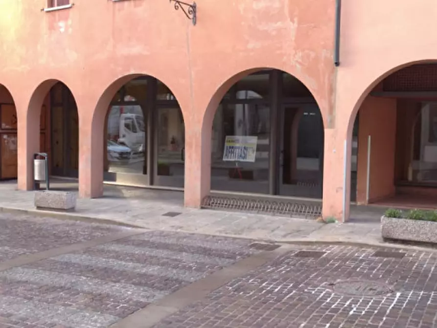 Immagine 5 di Negozio in affitto  a Monselice