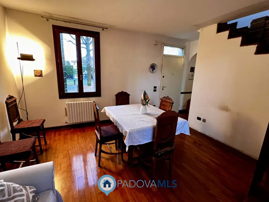 Immagine 1 di Casa indipendente in vendita  in VIA ALTICHIERO a Padova