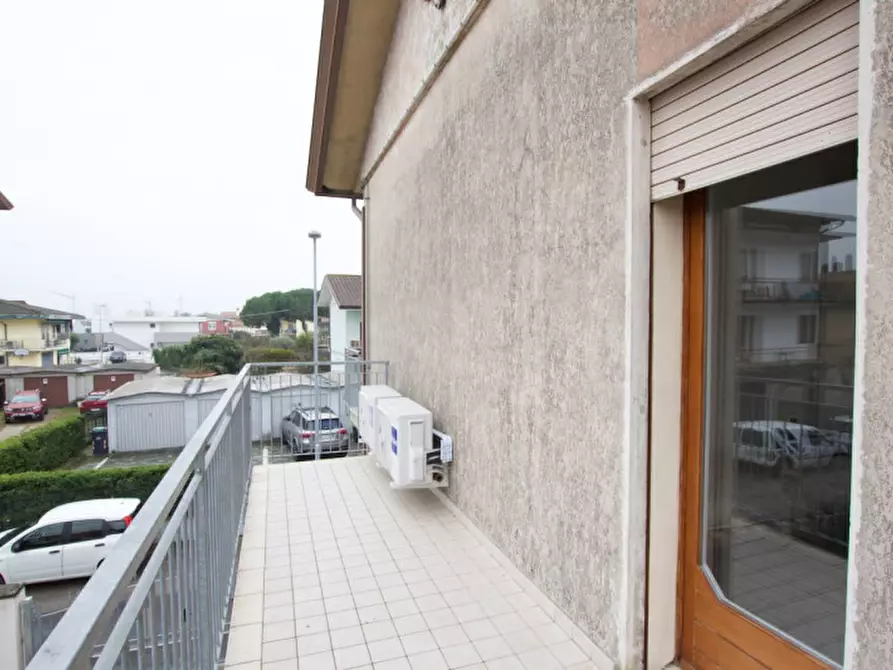 Immagine 37 di Appartamento in vendita  in via carpaccio a Jesolo