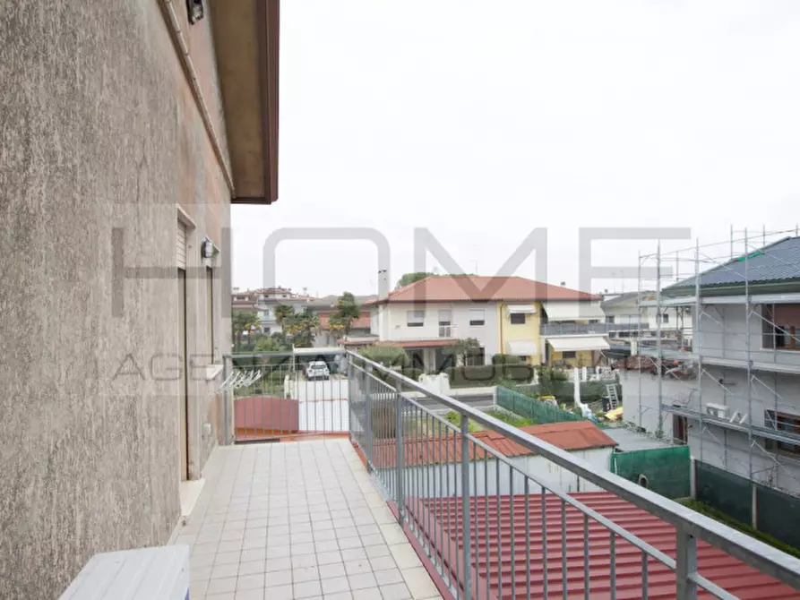 Immagine 40 di Appartamento in vendita  in via carpaccio a Jesolo