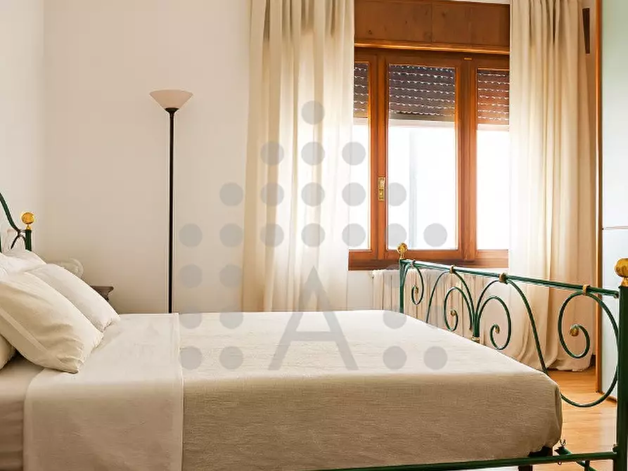 Immagine 2 di Appartamento in vendita  in viale delle terme a Abano Terme