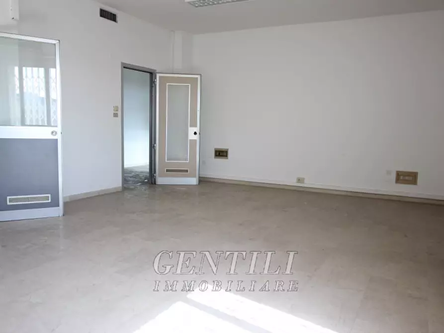 Immagine 6 di Ufficio in vendita  in Via del Chiù a Bologna