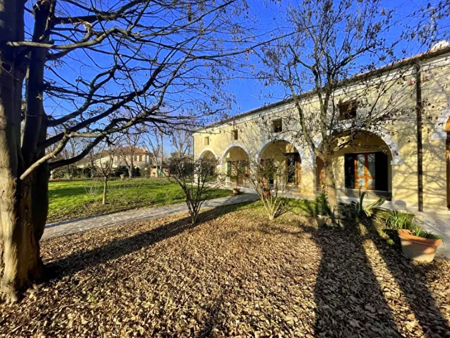 Immagine 1 di Villa in vendita  in via Umberto I a Casalserugo