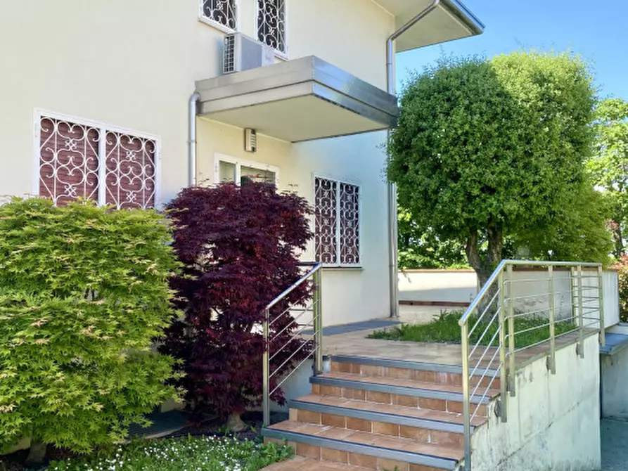 Immagine 1 di Casa bifamiliare in vendita  in viale Italia a Castelfranco Veneto