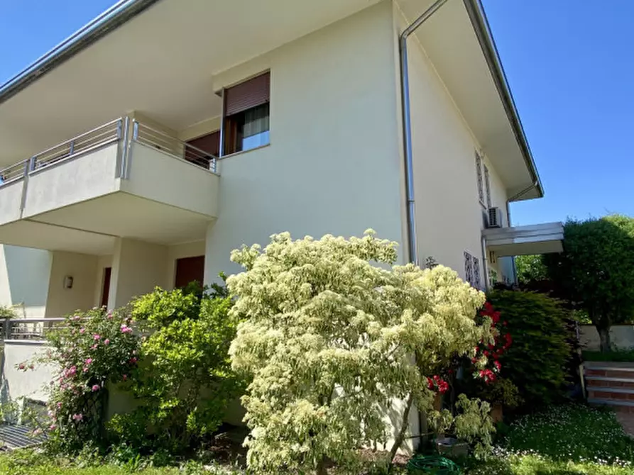 Immagine 2 di Casa bifamiliare in vendita  in viale Italia a Castelfranco Veneto