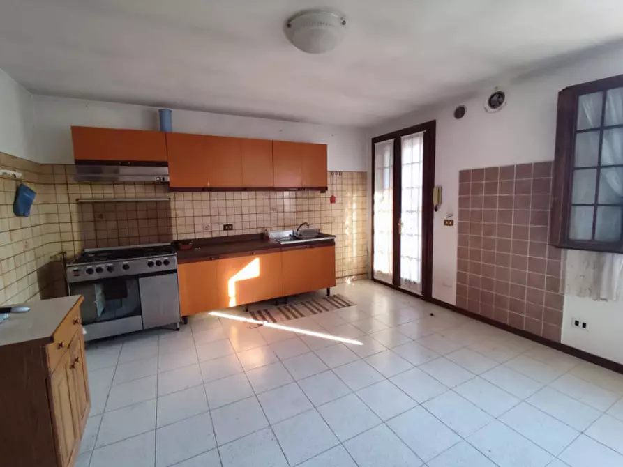 Immagine 4 di Casa indipendente in vendita  a Urbana