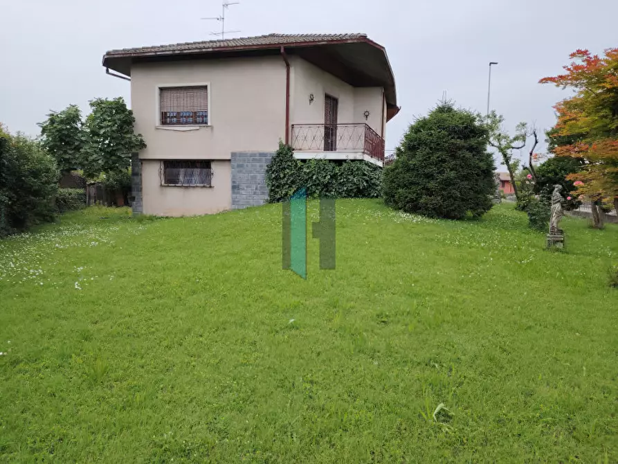 Immagine 1 di Villa in vendita  a Castel Mella