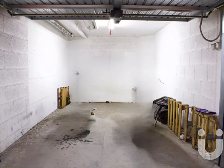 Immagine 2 di Posto auto in vendita  in Via Bartolomeo Diaz a Roma