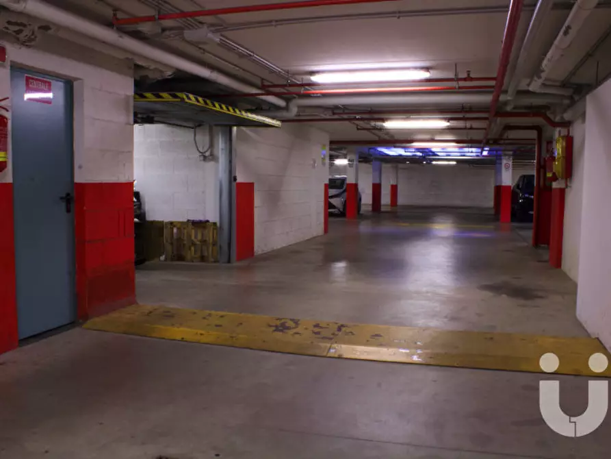 Immagine 3 di Posto auto in vendita  in Via Bartolomeo Diaz a Roma