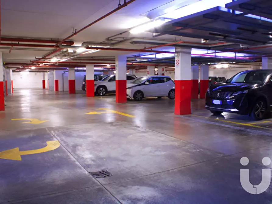 Immagine 4 di Posto auto in vendita  in Via Bartolomeo Diaz a Roma