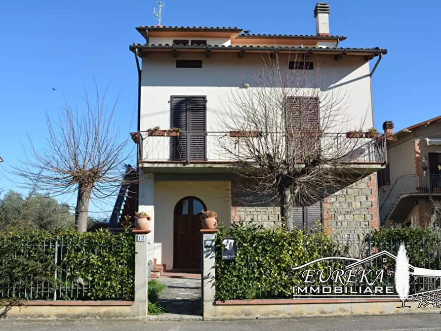 Immagine 1 di Casa indipendente in vendita  in sanfatucchio via piemonte a Castiglione Del Lago